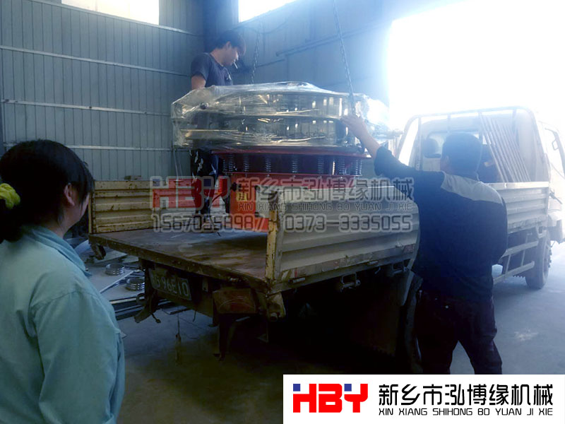 河北唐山魏先生HBY-AC1200超聲波新材料振動篩粉機已發(fā)貨?。≌堊龊媒迂洔蕚? /> 
</p>
<p>
	河北唐山魏先生HBY-AC1200超聲波新材料振動篩粉機已發(fā)貨??！預計明后天即可到達貴公司，請您這兩天保持手機暢通做好接貨準備，使用前請先仔細閱讀說明書，按步驟操作，如果裝機時還有別的問題出現(xiàn)，請撥打我們的熱線電話：15670558987  0373-3335055  我們?yōu)槟闾峁└鼉?yōu)質的服務??！
</p></p></div>
					<p><div>上一個：<a href='http://yoyoqo.com/xinwen/389.html'>湖北赤壁的兩臺超聲波振動篩粉機已發(fā)貨?。。≌堊⒁獠槭?/a></div>
<div>下一個：<a href='http://yoyoqo.com/xinwen/385.html'>糞便滾筒篩粉機內蒙古的王經(jīng)理請注意查收?。?/a></div>
</p>
				  </div>
                  	<div   id=